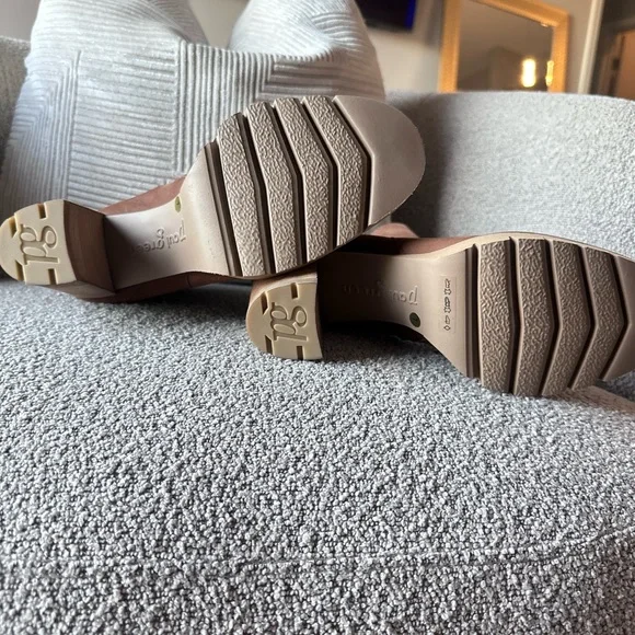 NEW!!! Paul Green Selma Lug Sole Bootie Women's Size 7 Toffee Nubuck - Picture 4 of 6